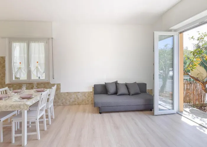 2 Bedroom Stunning In *